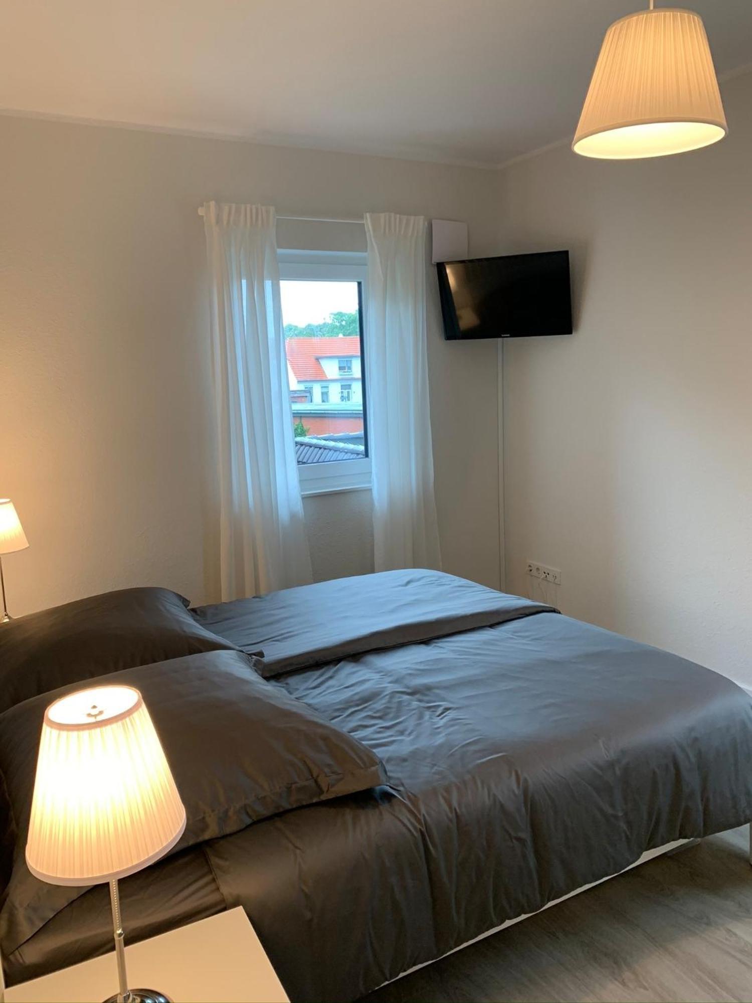 2404 App 6 In Apartment *